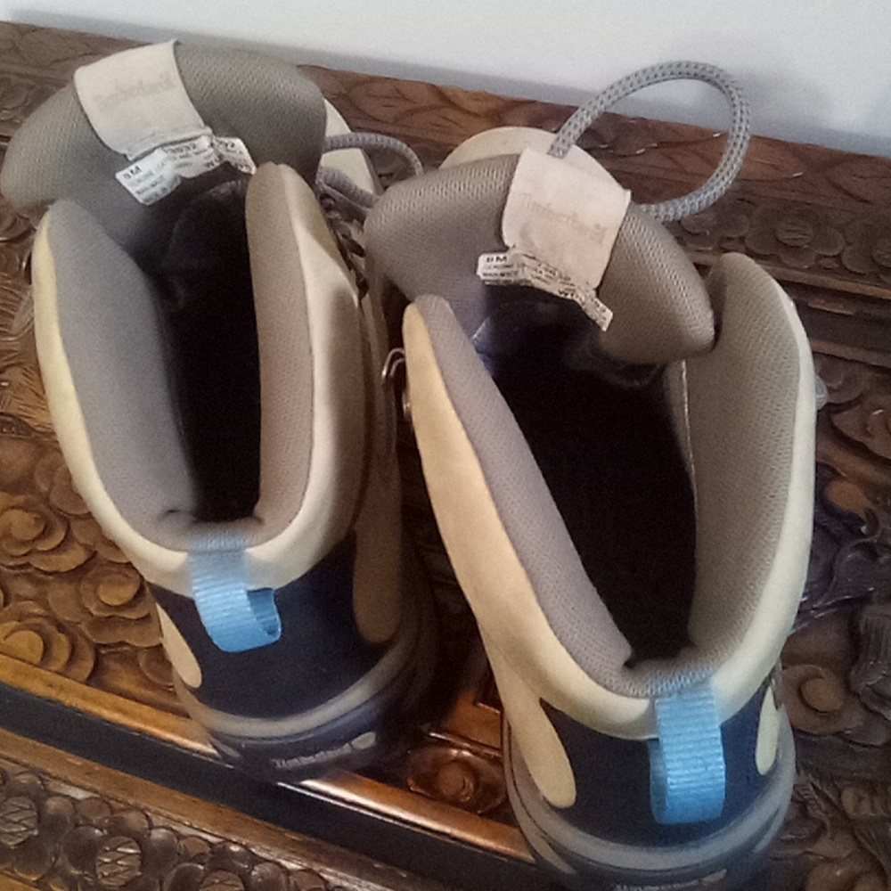 Women's Timberland Hikers, Size 8M - Picture 3 of 5
